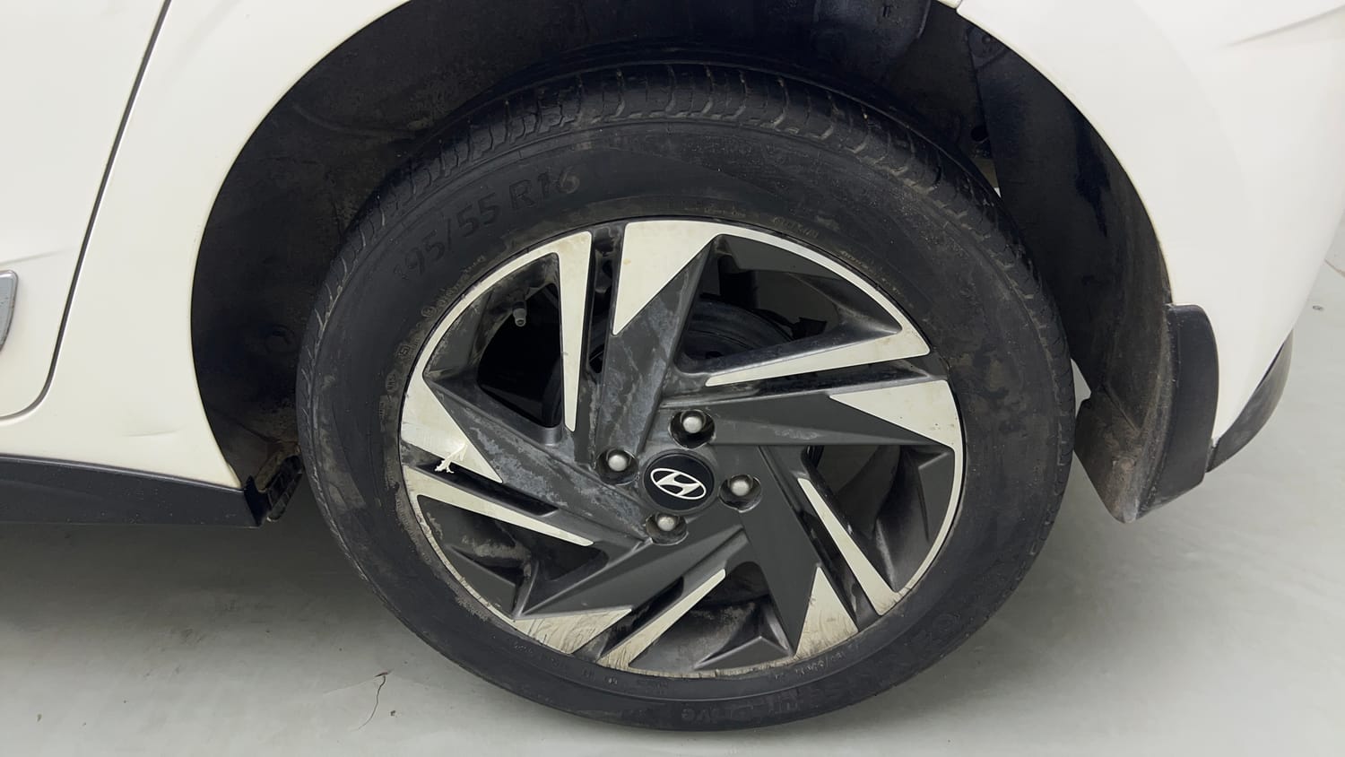 Used 2020 Hyundai New i20 Asta (O) 1.0 Turbo DCT Petrol Automatic tyres LEFT REAR TYRE RIM VIEW