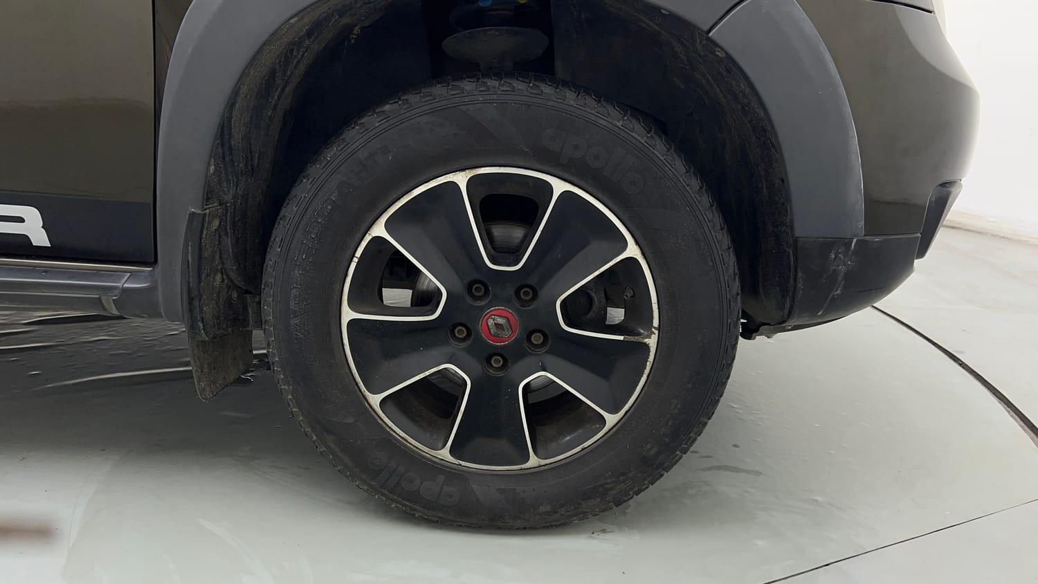Used 2018 Renault Duster RXS CVT Petrol Automatic tyres RIGHT FRONT TYRE RIM VIEW
