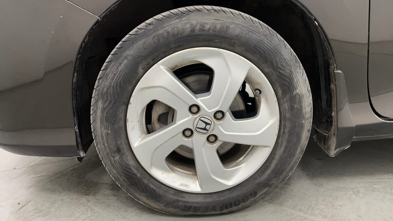 Used 2016 Honda City VX CVT Petrol Automatic tyres LEFT FRONT TYRE RIM VIEW