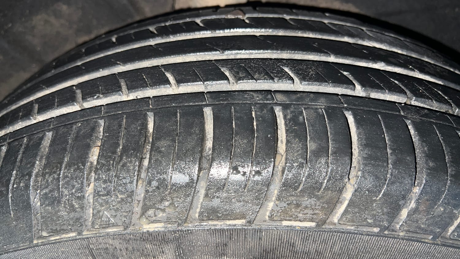 Used 2022 Mahindra XUV700 AX 7 Petrol MT 7 STR Petrol Manual tyres RIGHT REAR TYRE TREAD VIEW