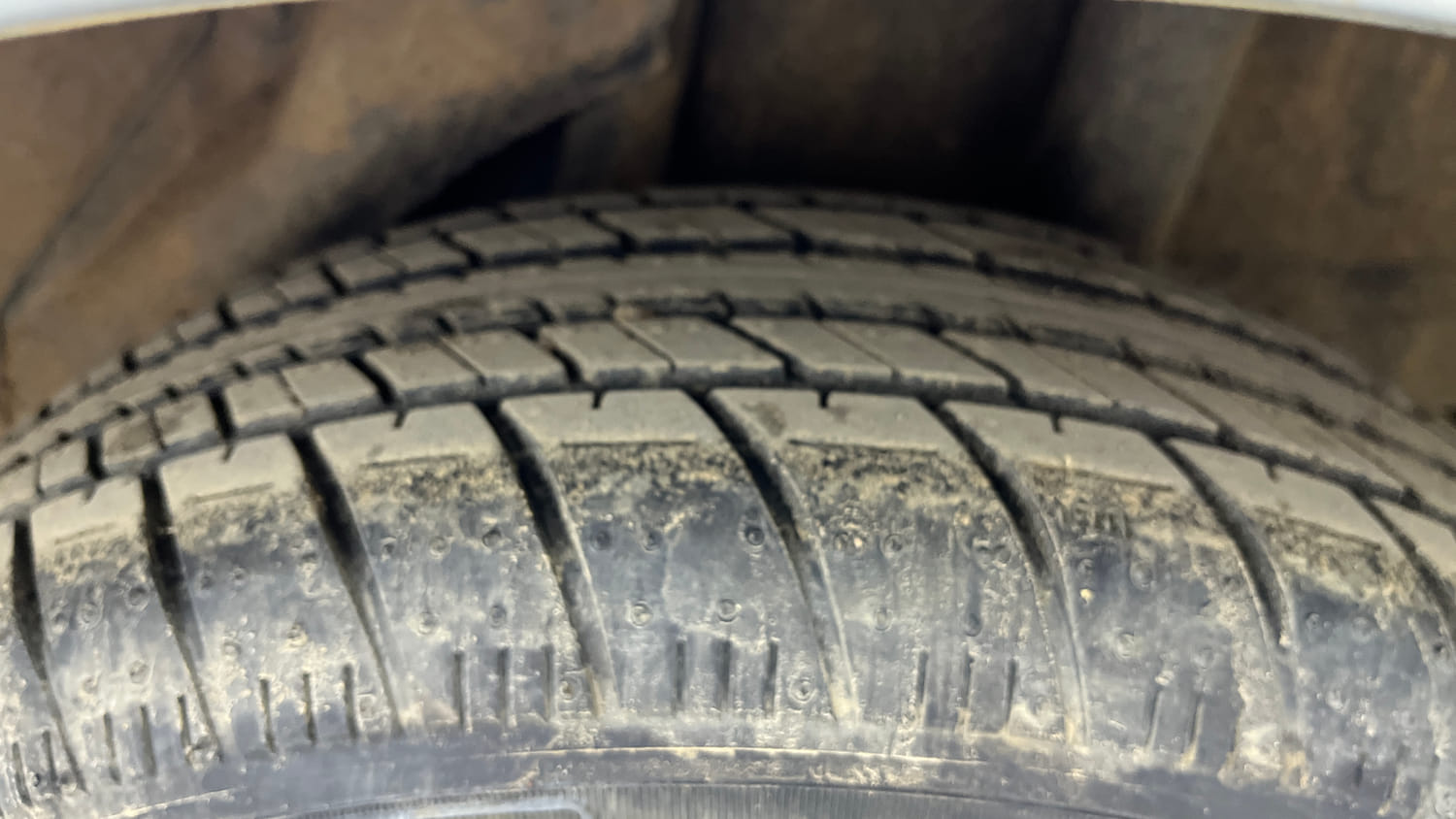 Used 2014 Honda Brio S MT Petrol Manual tyres LEFT REAR TYRE TREAD VIEW
