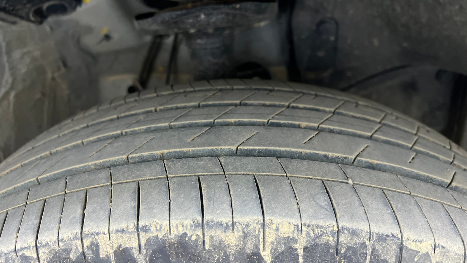 Used 2026 Honda Elevate V CVT Petrol Automatic tyres RIGHT FRONT TYRE TREAD VIEW