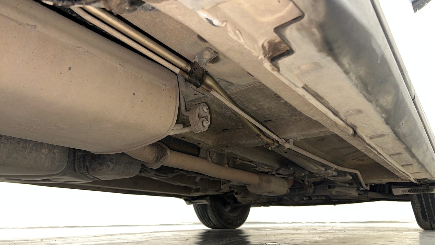 Used 2023 Mahindra XUV700 AX 5 Diesel AT 7 STR Diesel Automatic extra REAR RIGHT UNDERBODY VIEW