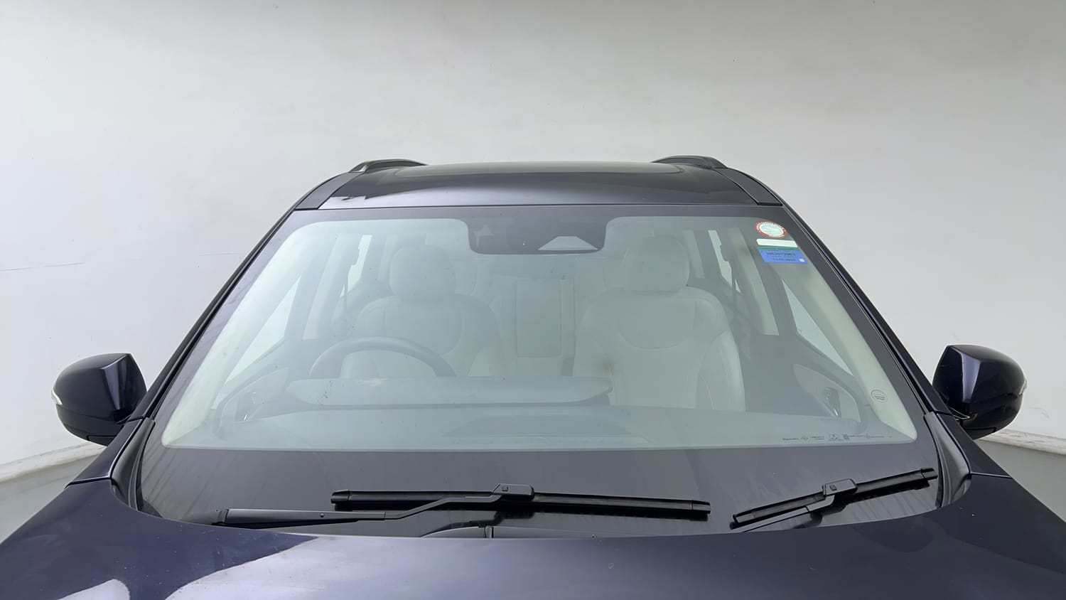 Used 2022 Mahindra XUV700 AX 7 Petrol MT 7 STR Petrol Manual exterior FRONT WINDSHIELD VIEW