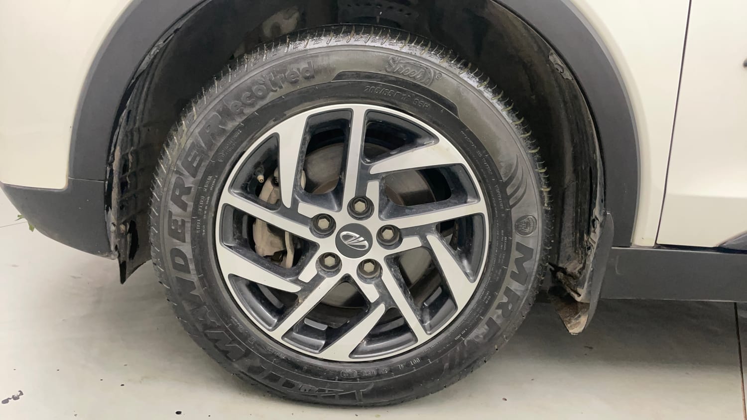Used 2022 Mahindra XUV 300 W8 (O) 1.2 Petrol Petrol Manual tyres LEFT FRONT TYRE RIM VIEW