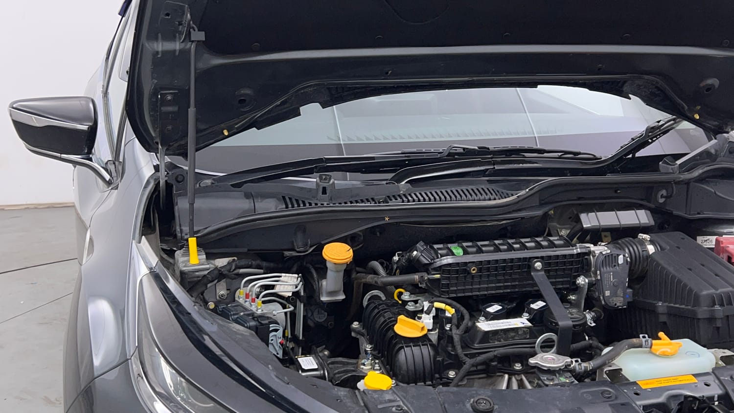 Used 2023 Tata Altroz XZA Petrol Petrol Automatic engine ENGINE RIGHT SIDE HINGE & APRON VIEW