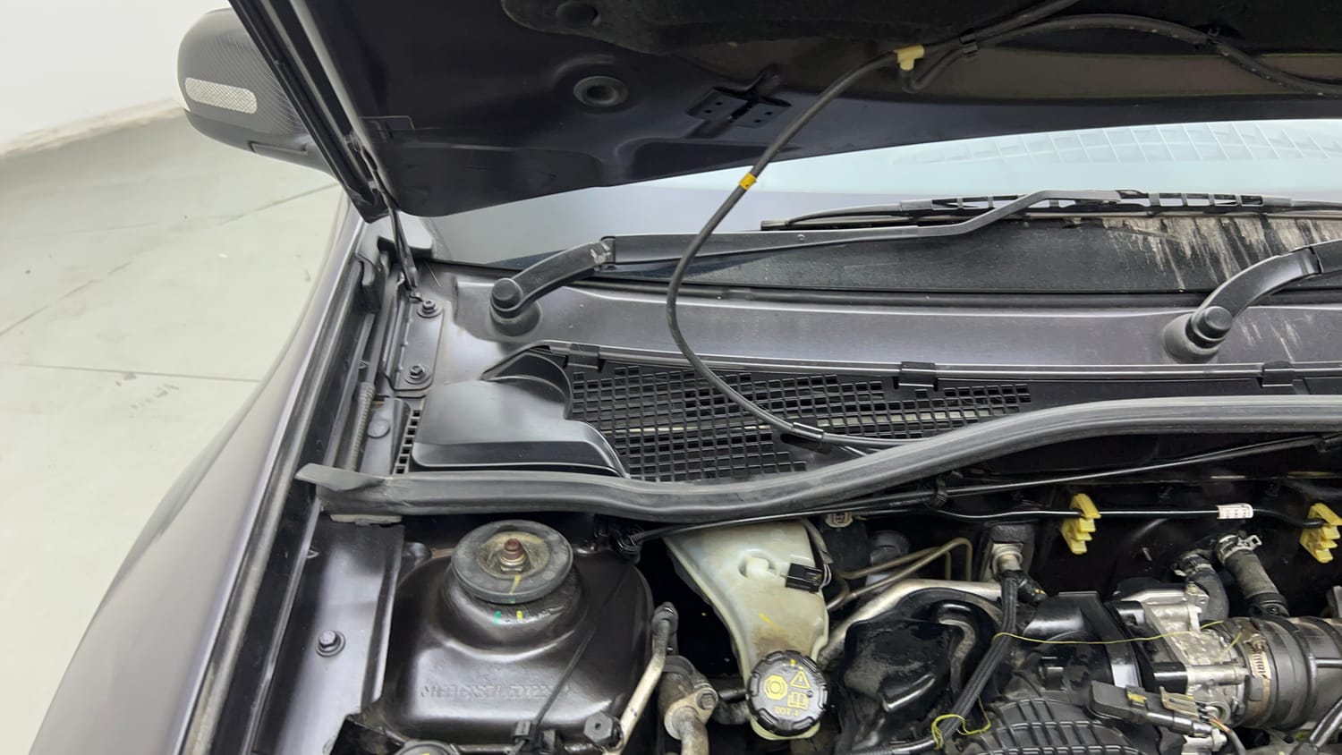 Used 2018 Renault Duster RXS CVT Petrol Automatic engine ENGINE RIGHT SIDE HINGE & APRON VIEW