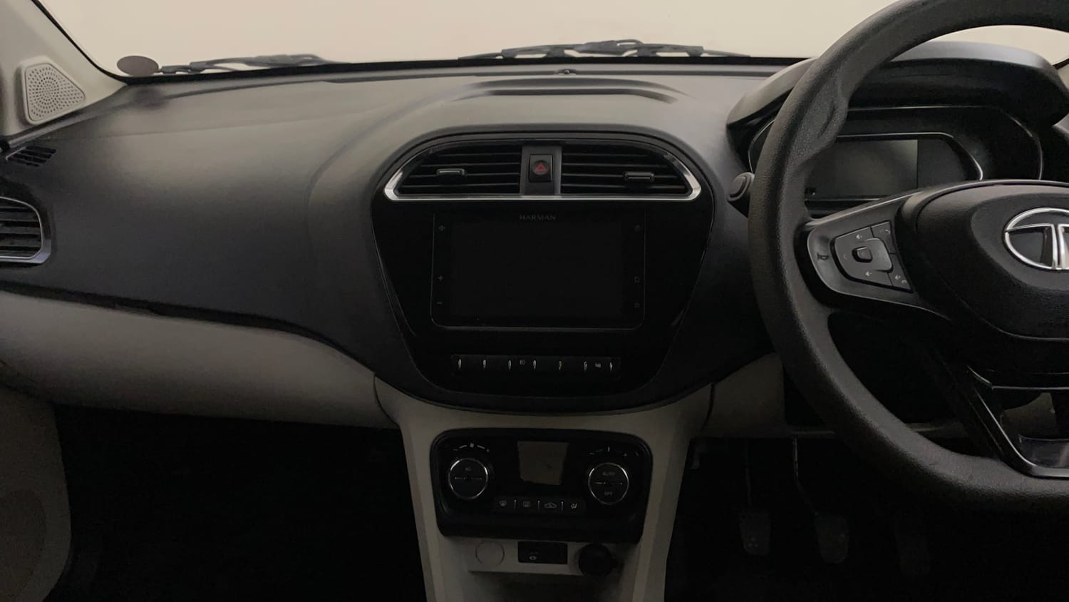 Used 2023 Tata Tiago XZ Plus Petrol Manual interior MUSIC SYSTEM & AC CONTROL VIEW