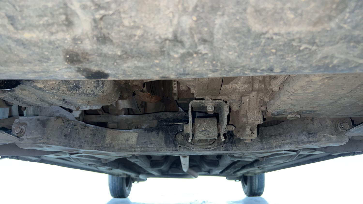 Used 2019 Hyundai Elite i20 Magna 1.4 AT Petrol Automatic extra FRONT LEFT UNDERBODY VIEW