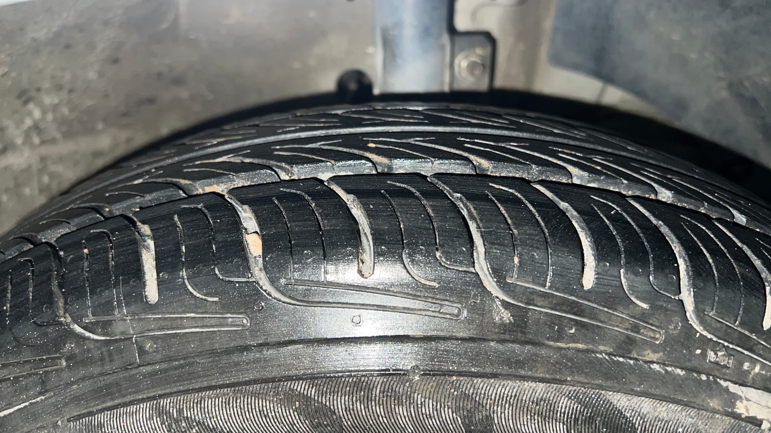 Used 2018 Maruti Suzuki Dzire VXi AMT Petrol Automatic tyres RIGHT FRONT TYRE TREAD VIEW