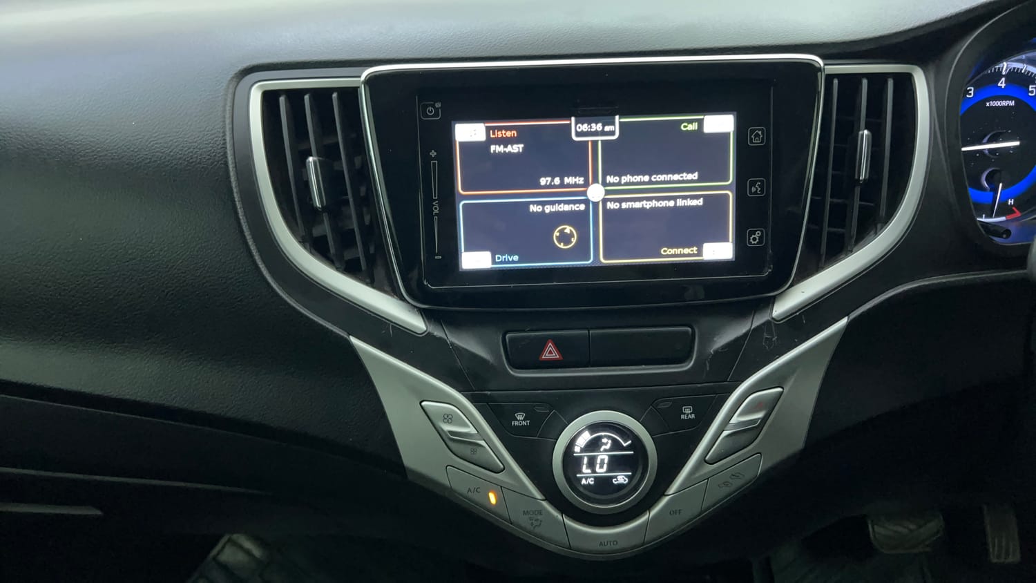 Used 2017 Maruti Suzuki Baleno Alpha 1.2 AT Petrol Automatic interior MUSIC SYSTEM & AC CONTROL VIEW