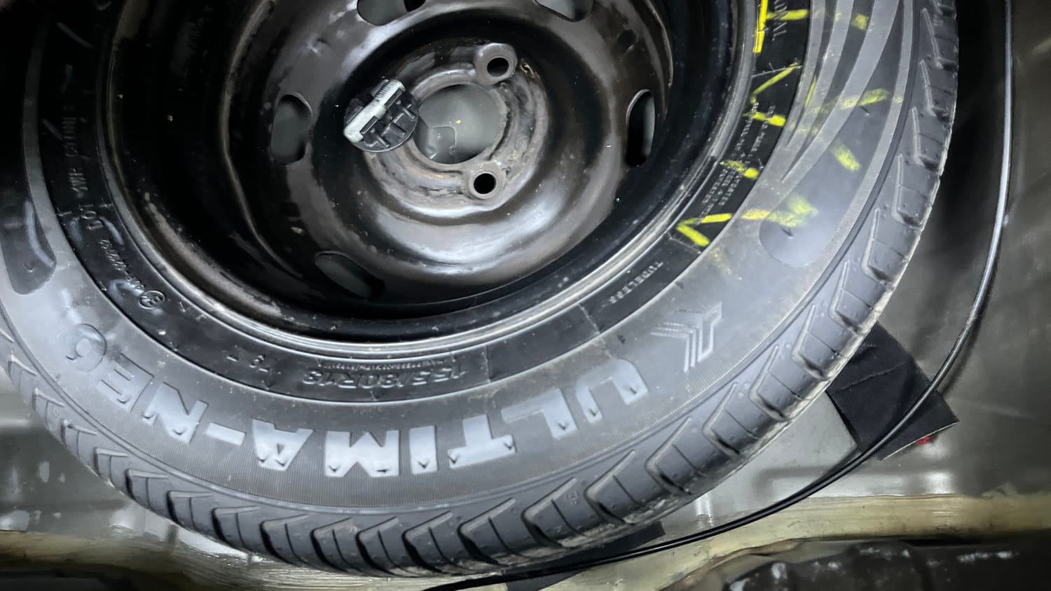 Used 2018 Renault Kwid RXT Opt Petrol Manual tyres SPARE TYRE VIEW