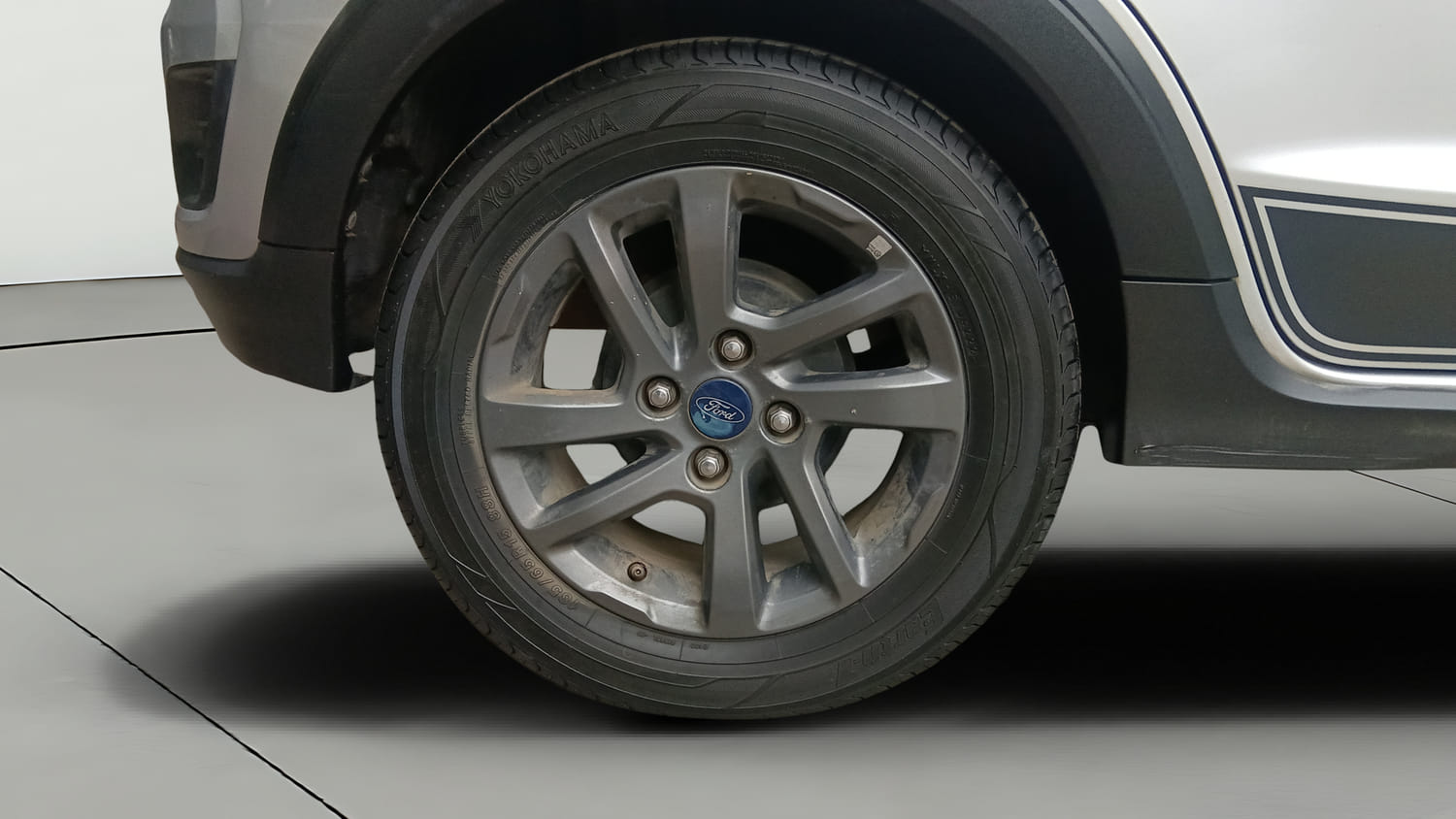Used 2018 Ford Freestyle Titanium 1.2 Ti-VCT Petrol Manual tyres RIGHT REAR TYRE RIM VIEW