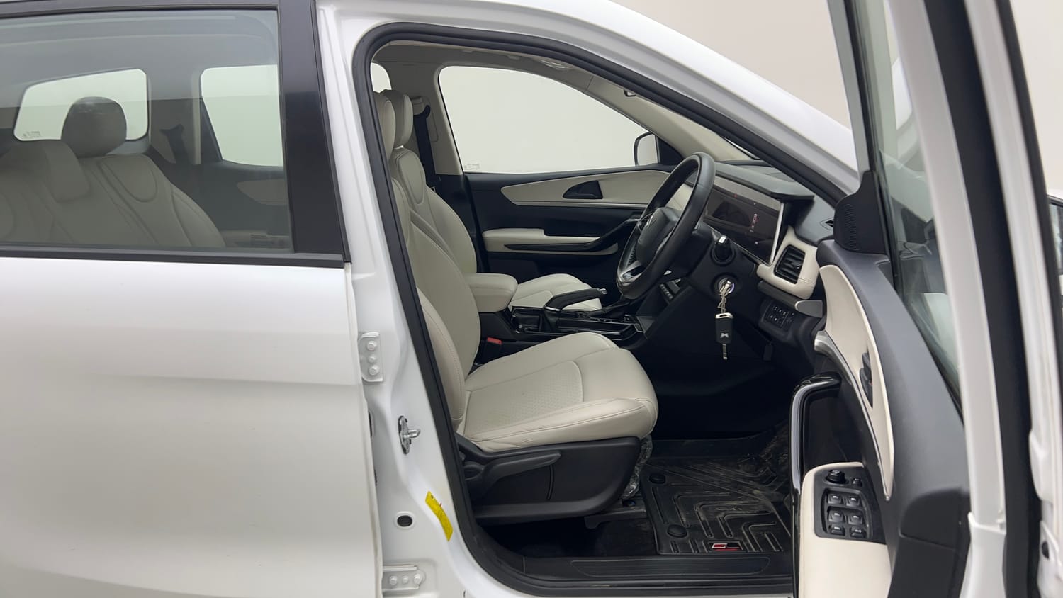 Used 2022 Mahindra XUV700 AX 5 Petrol AT 5 STR Petrol Automatic interior RIGHT SIDE FRONT DOOR CABIN VIEW