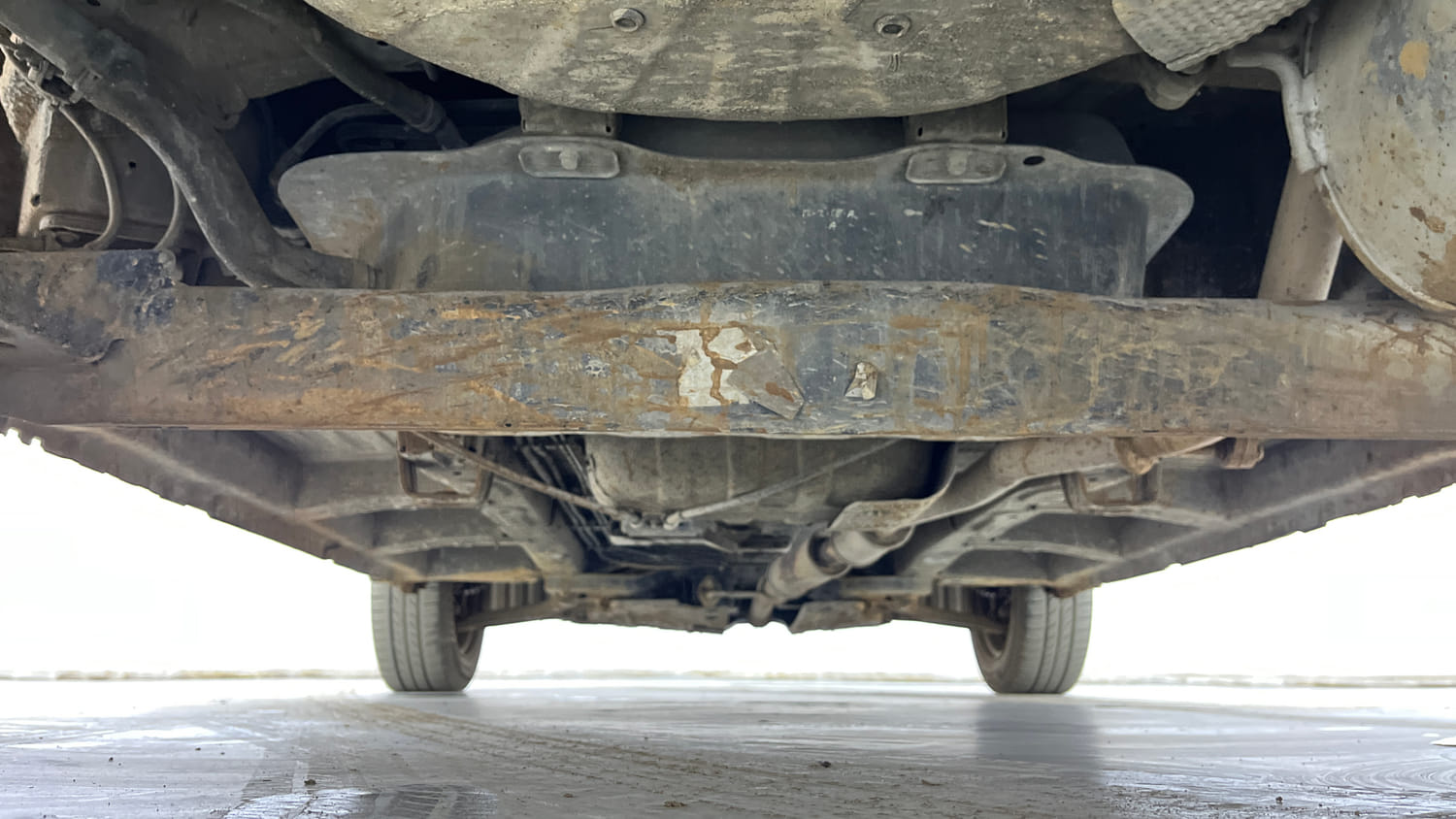 Used 2018 Mahindra KUV100 NXT K2 6 STR Petrol Manual extra REAR UNDERBODY VIEW (TAKEN FROM REAR)