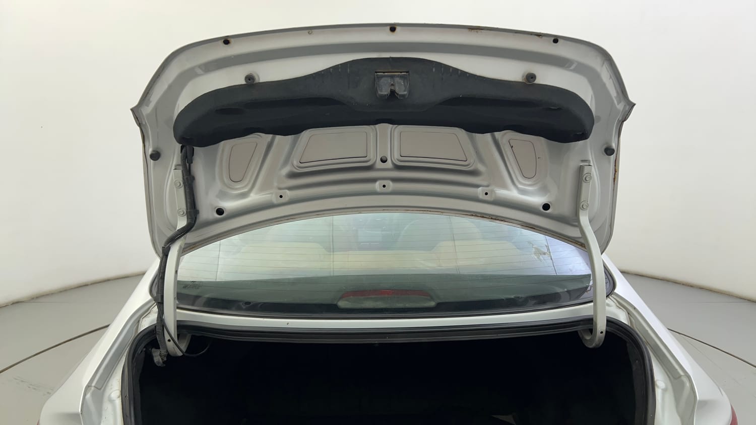 Used 2017 Hyundai Verna 1.6 CRDI SX (O) Diesel Manual interior DICKY DOOR OPEN VIEW