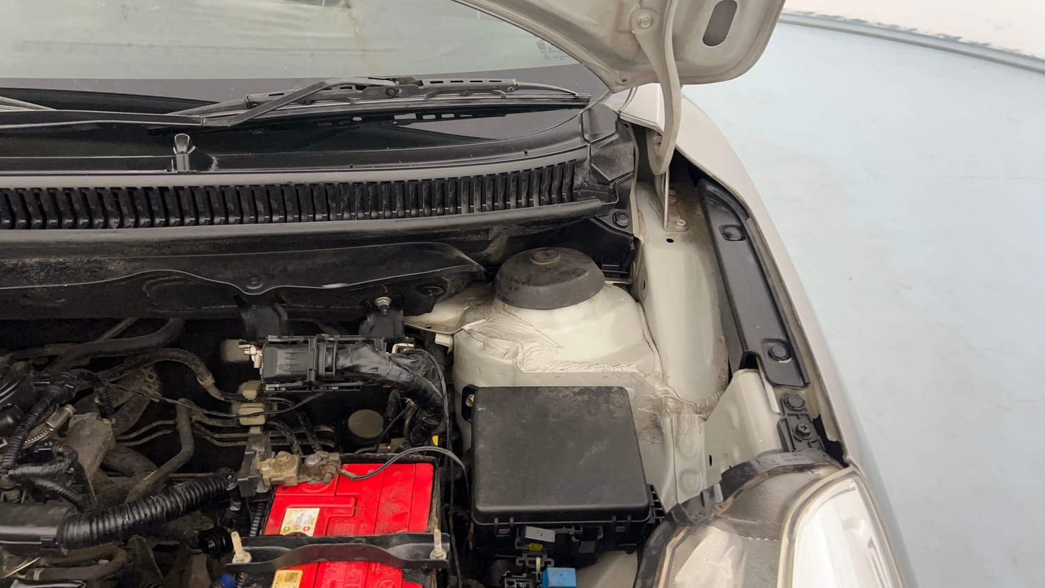 Used 2018 Maruti Suzuki Baleno Delta 1.2 Petrol Manual engine ENGINE LEFT SIDE HINGE & APRON VIEW