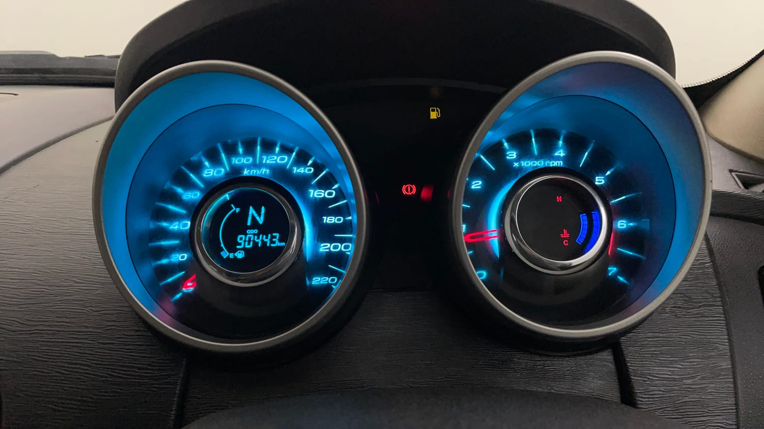 Used 2018 Mahindra XUV500 W10 Diesel Manual interior CLUSTERMETER VIEW