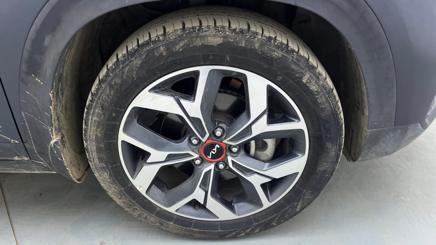 Used 2022 Kia Seltos X Line 1.4 DCT Petrol Automatic tyres RIGHT FRONT TYRE RIM VIEW