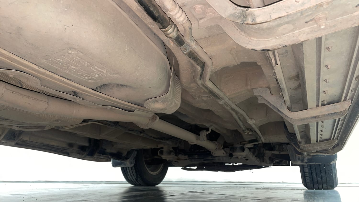 Used 2018 Mahindra XUV500 W10 Diesel Manual extra REAR RIGHT UNDERBODY VIEW