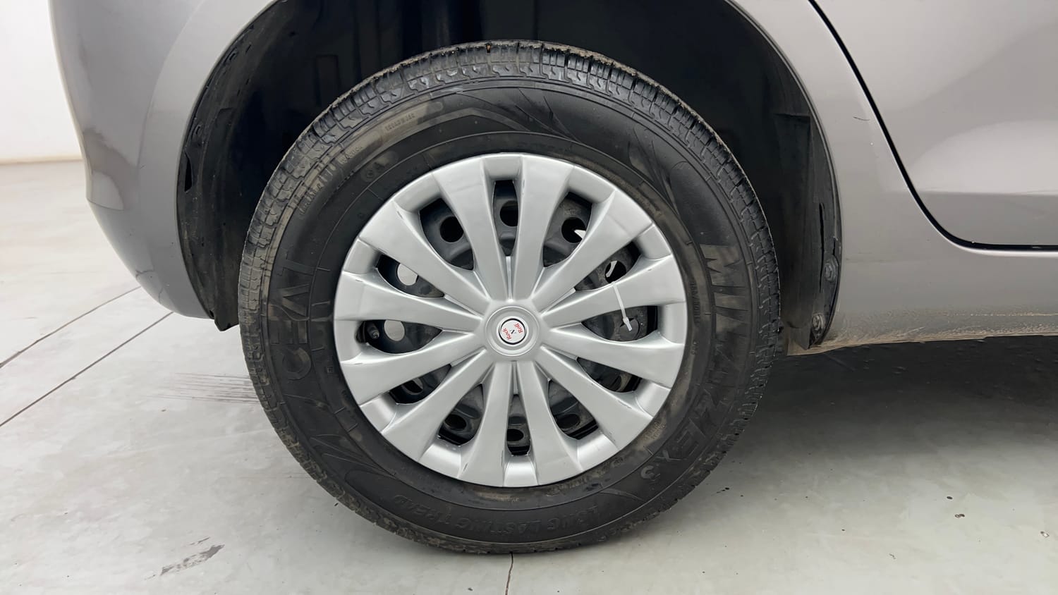 Used 2017 Maruti Suzuki Swift VXi Petrol Manual tyres RIGHT REAR TYRE RIM VIEW