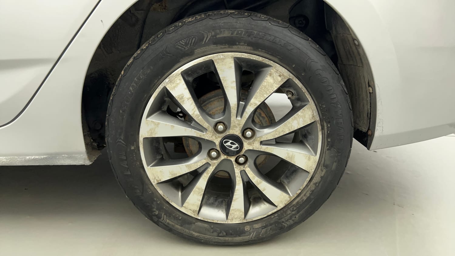 Used 2017 Hyundai Verna 1.6 CRDI SX (O) Diesel Manual tyres LEFT REAR TYRE RIM VIEW