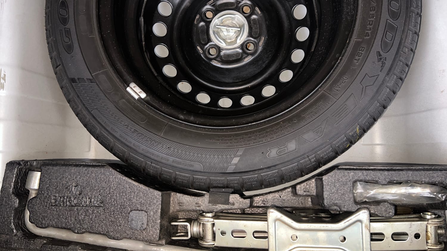 Used 2013 Honda Amaze 1.2 S i-VTEC Petrol Manual tyres SPARE TYRE VIEW