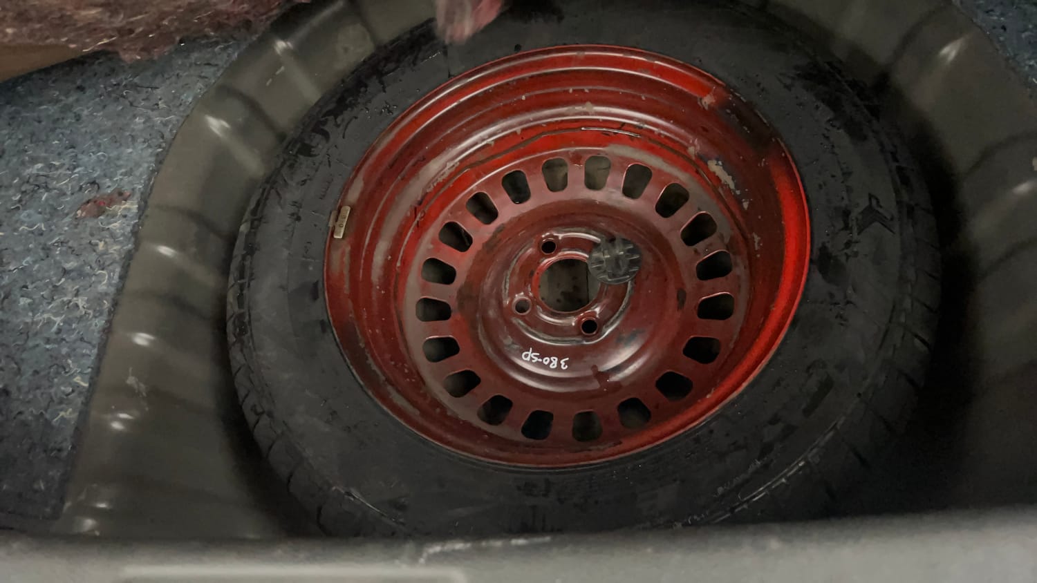 Used 2022 Nissan Magnite XV Petrol Manual tyres SPARE TYRE VIEW