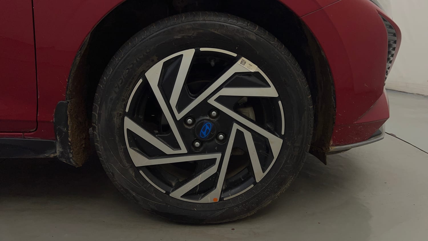 Used 2024 Hyundai New i20 Asta (O) 1.2 IVT Petrol Automatic tyres RIGHT FRONT TYRE RIM VIEW