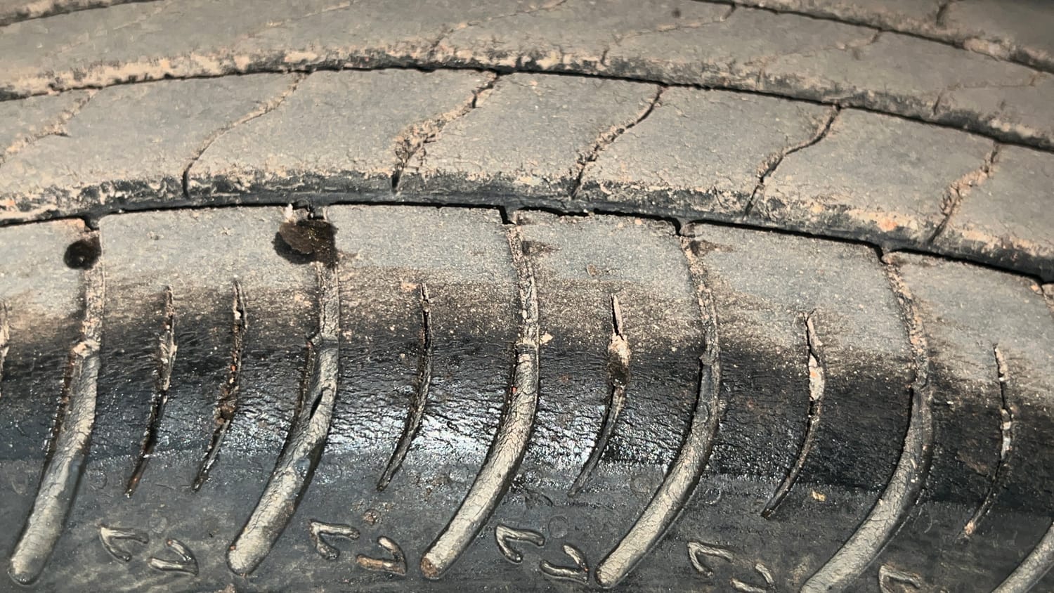 Used 2022 Nissan Magnite XV Petrol Manual tyres LEFT REAR TYRE TREAD VIEW