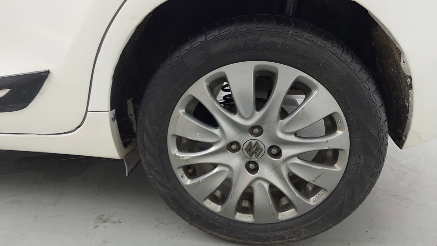Used 2016 Maruti Suzuki Baleno Zeta 1.2 AT Petrol Automatic tyres LEFT REAR TYRE RIM VIEW