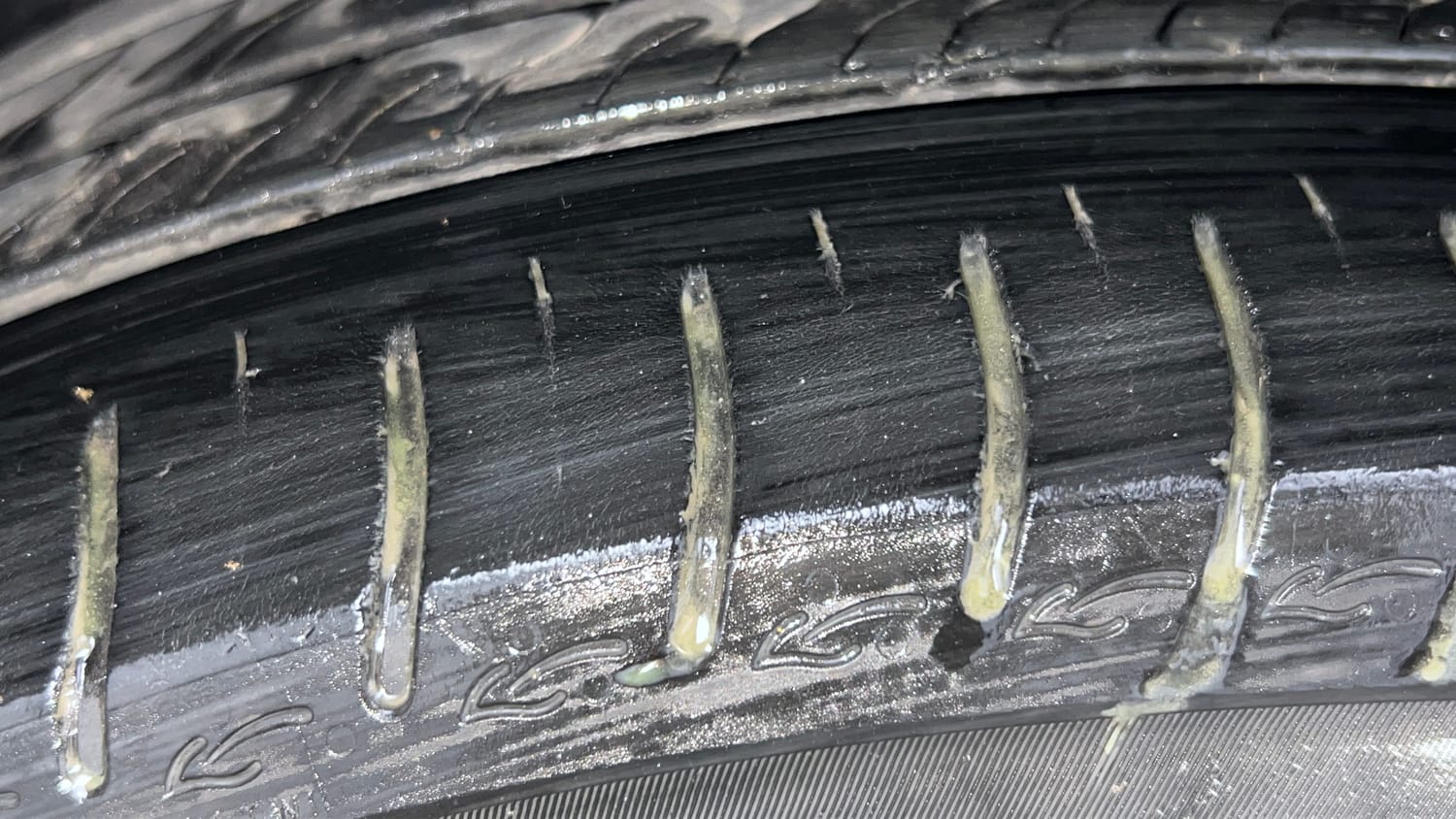 Used 2023 Tata Altroz XZA Petrol Petrol Automatic tyres RIGHT FRONT TYRE TREAD VIEW