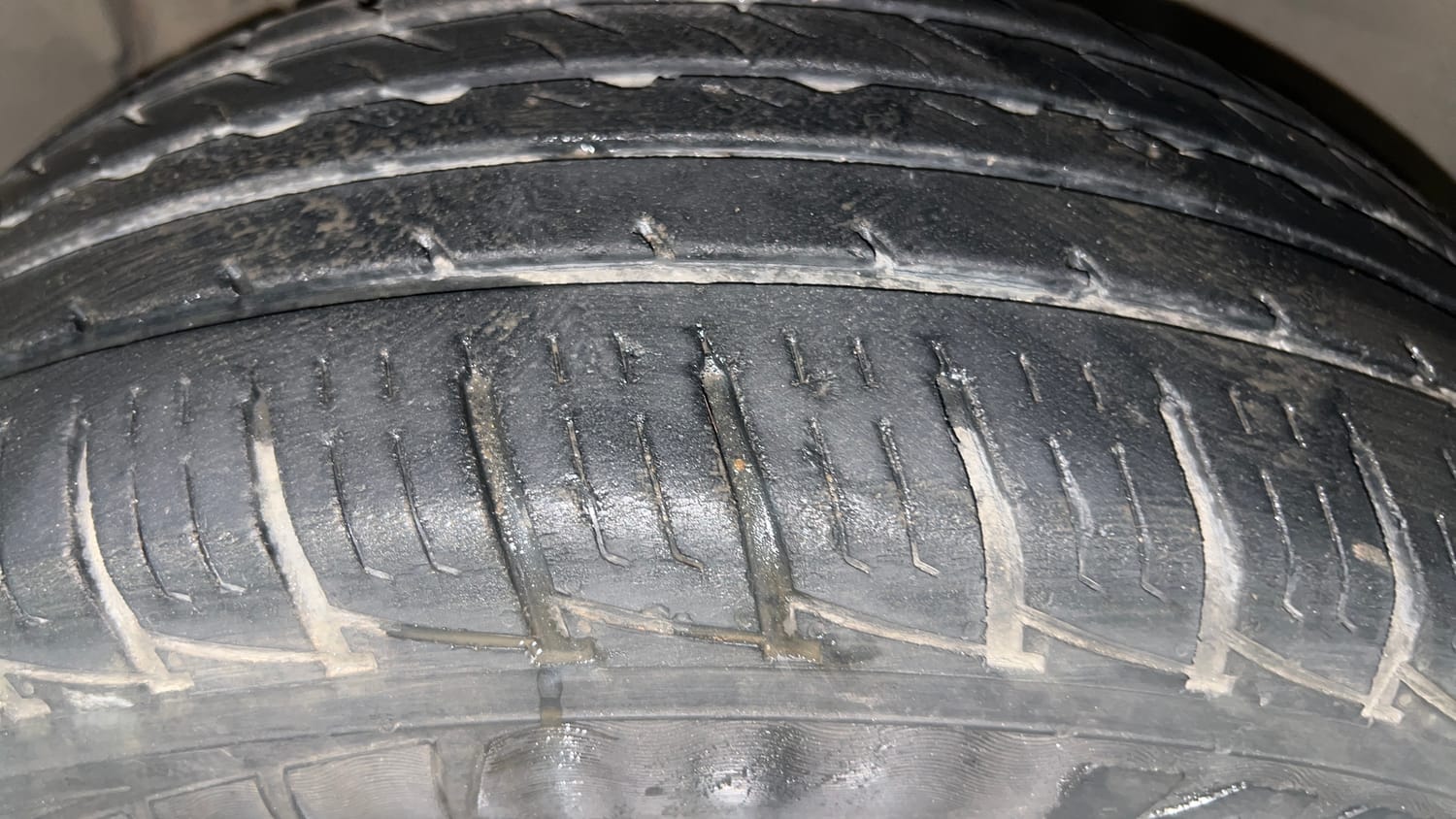 Used 2018 Renault Duster RXS CVT Petrol Automatic tyres LEFT FRONT TYRE TREAD VIEW