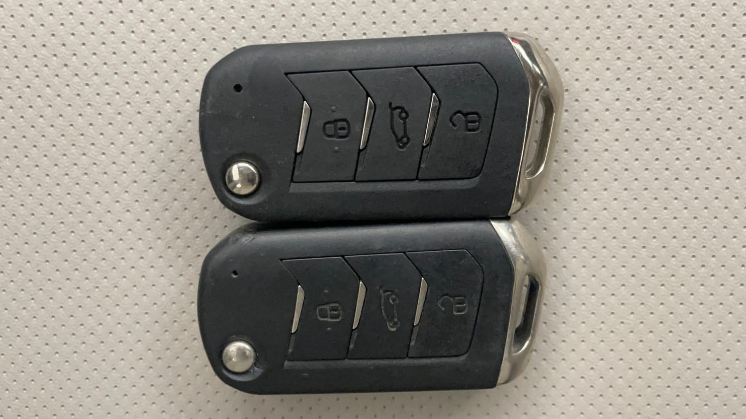 Used 2022 Mahindra XUV 300 W8 (O) 1.2 Petrol Petrol Manual extra CAR KEY VIEW