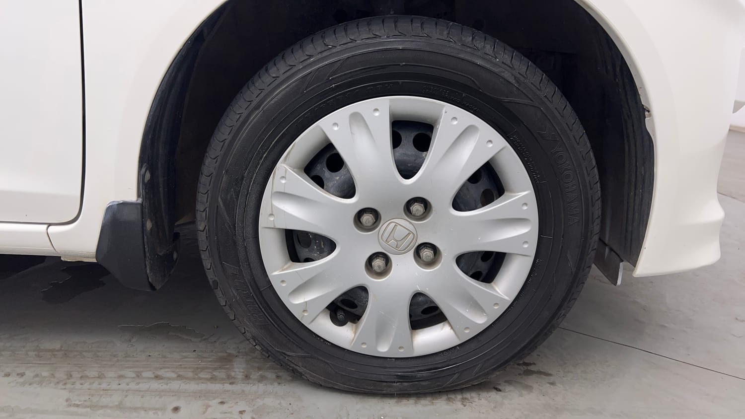 Used 2013 Honda Amaze 1.2 S i-VTEC Petrol Manual tyres RIGHT FRONT TYRE RIM VIEW