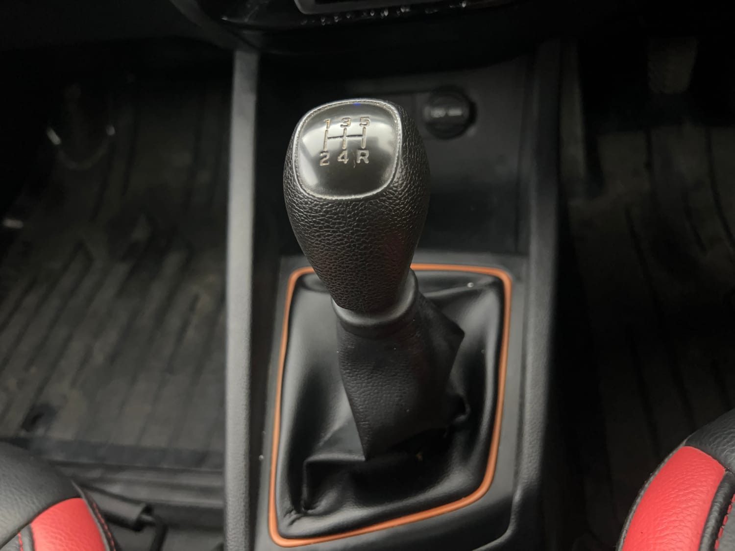 Used 2017 Hyundai Elite i20 Asta 1.2 Dual Tone Petrol Manual interior GEAR  KNOB VIEW