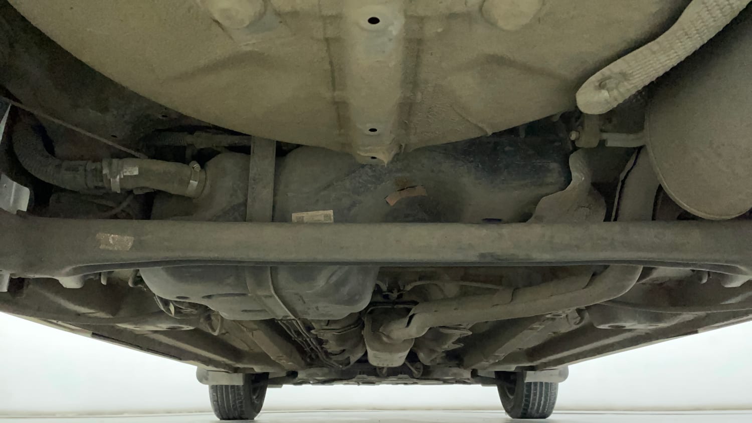 Used 2021 Mahindra XUV 300 W6 1.2 Petrol Petrol Manual extra REAR UNDERBODY VIEW (TAKEN FROM REAR)