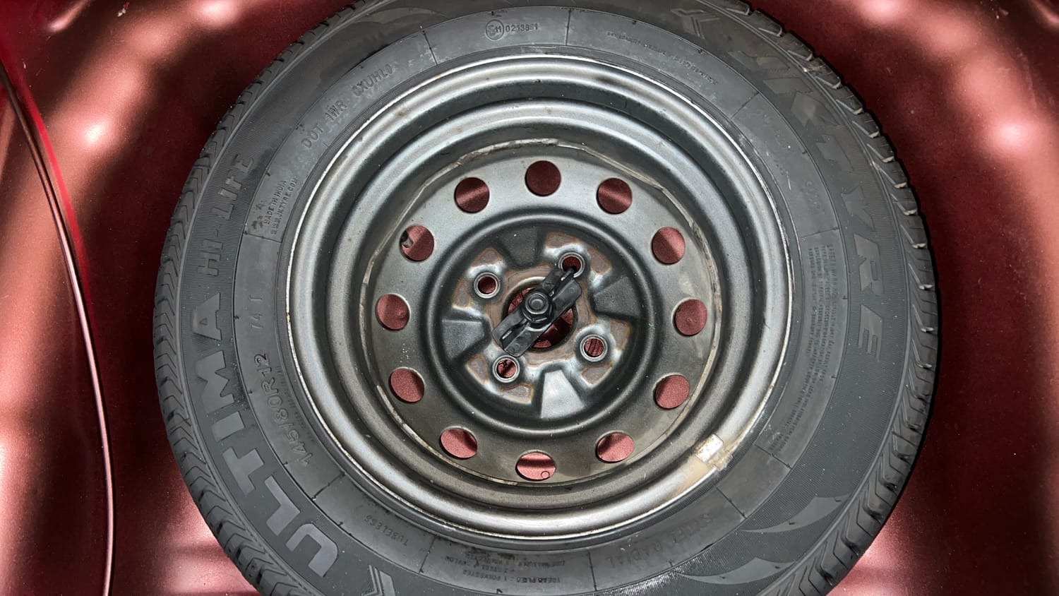 Used 2016 Hyundai Eon Era + AirBag Petrol Manual tyres SPARE TYRE VIEW