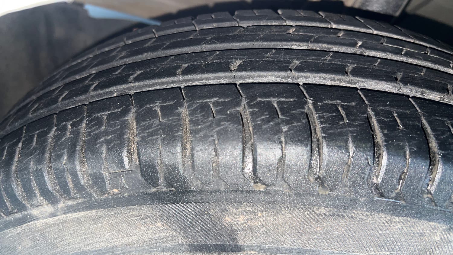 Used 2017 Maruti Suzuki Dzire VXi AMT Petrol Automatic tyres LEFT FRONT TYRE TREAD VIEW