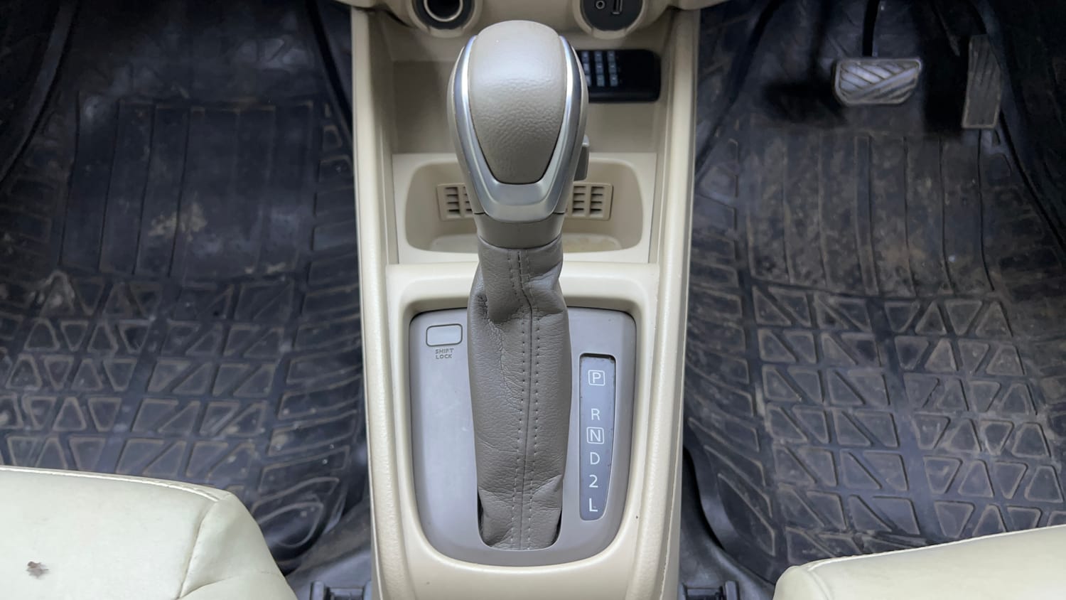 Used 2019 Maruti Suzuki New Ertiga ZXi AT Petrol Automatic interior GEAR  KNOB VIEW