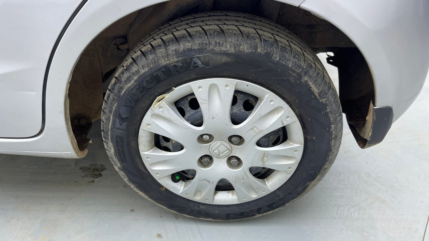 Used 2014 Honda Brio S MT Petrol Manual tyres LEFT REAR TYRE RIM VIEW