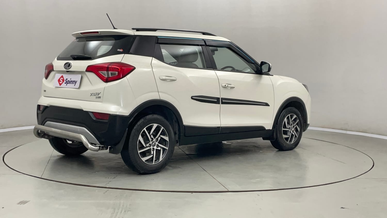 Used 2022 Mahindra XUV 300 W8 (O) 1.2 Petrol Petrol Manual exterior RIGHT REAR CORNER VIEW