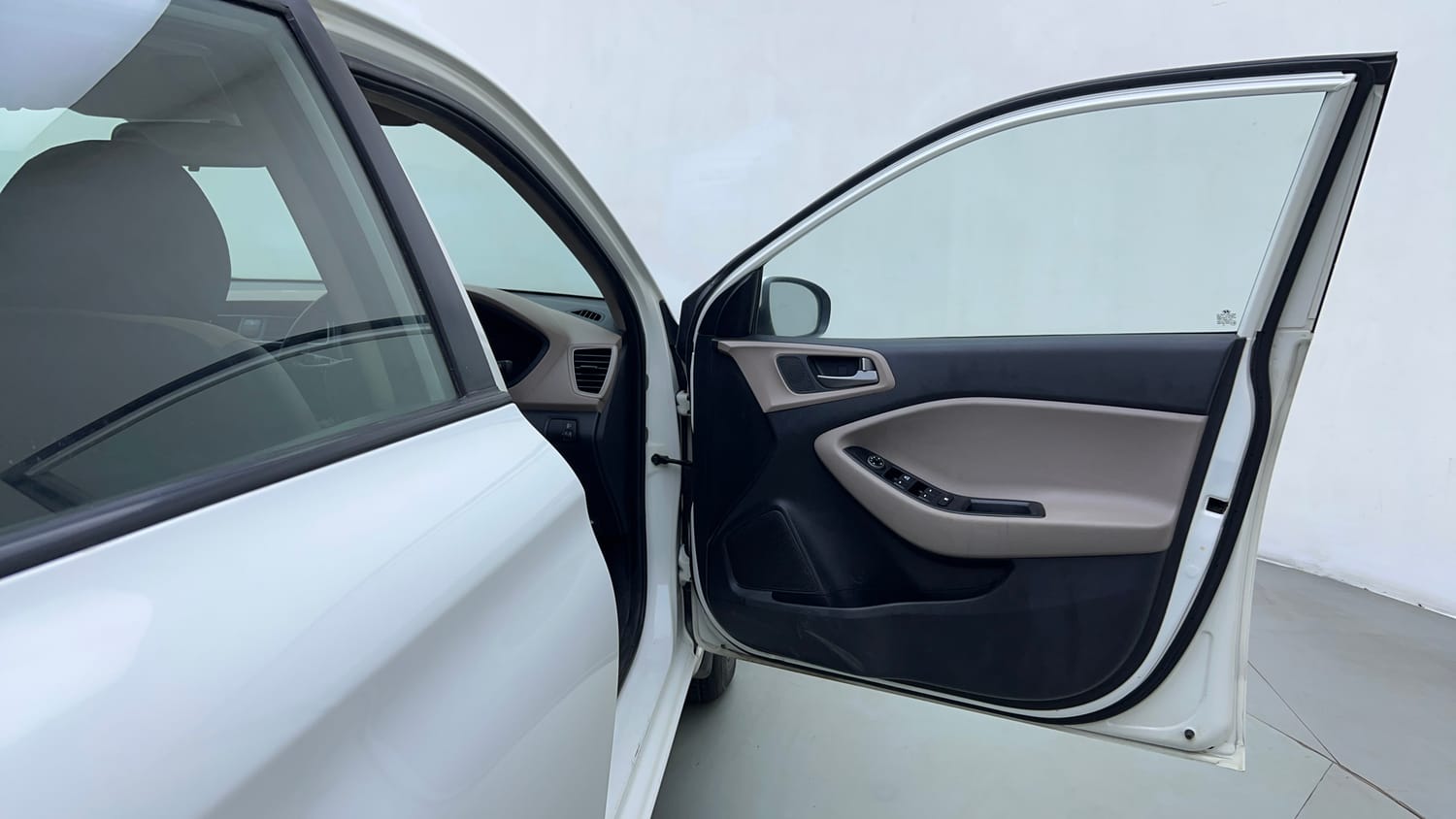 Used 2019 Hyundai Elite i20 Magna 1.4 AT Petrol Automatic interior RIGHT FRONT DOOR OPEN VIEW