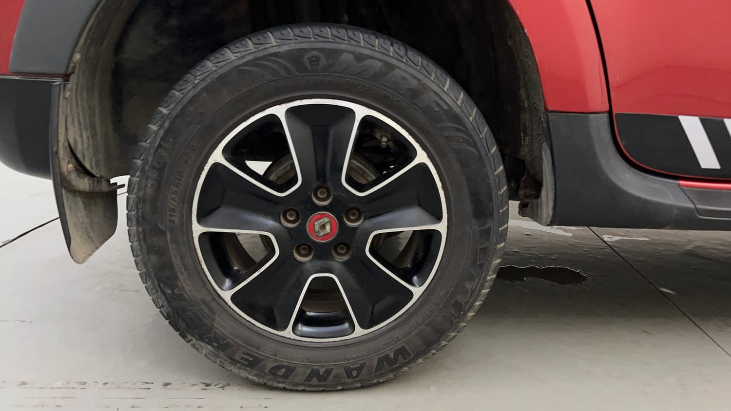 Used 2018 Renault Duster RXS CVT Petrol Automatic tyres RIGHT REAR TYRE RIM VIEW