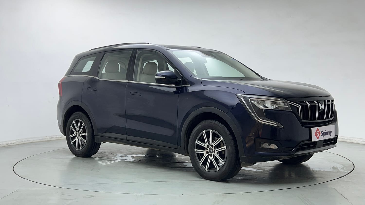 Used 2022 Mahindra XUV700 AX 7 Petrol MT 7 STR Petrol Manual exterior RIGHT FRONT CORNER VIEW