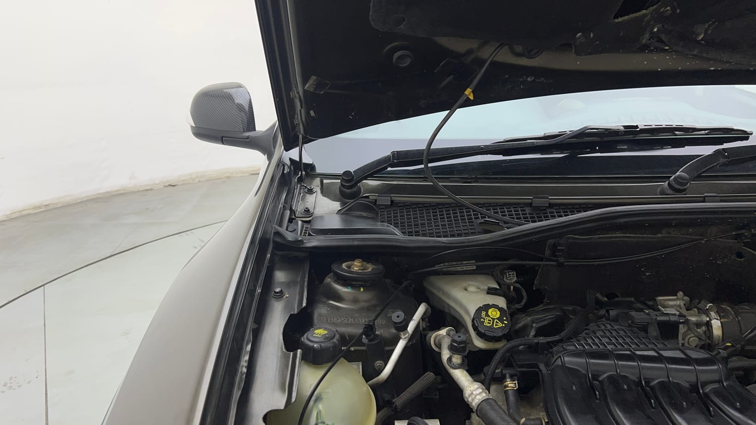 Used 2018 Renault Duster RXS CVT Petrol Automatic engine ENGINE RIGHT SIDE HINGE & APRON VIEW