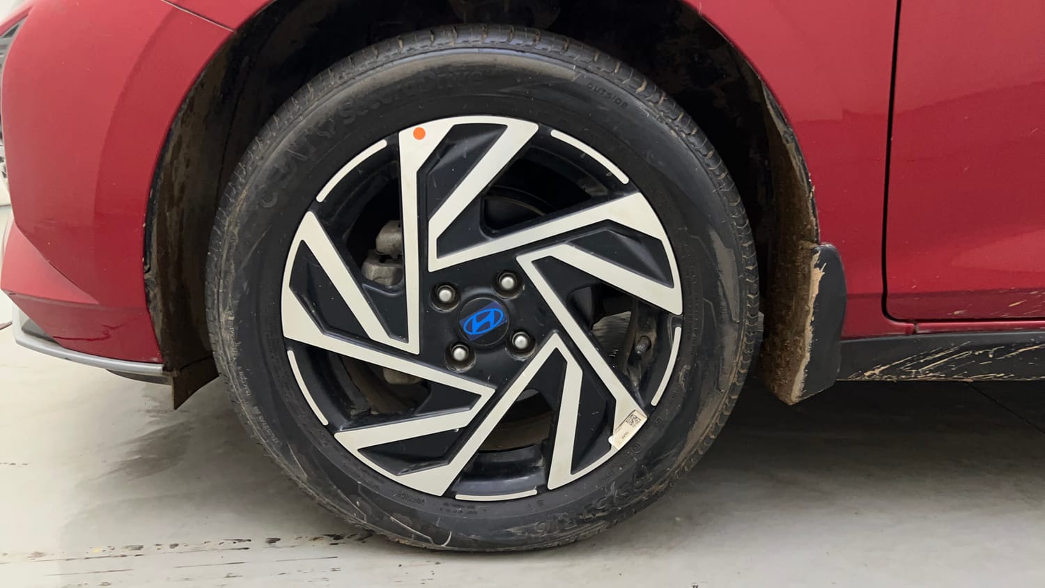 Used 2024 Hyundai New i20 Asta (O) 1.2 IVT Petrol Automatic tyres LEFT FRONT TYRE RIM VIEW