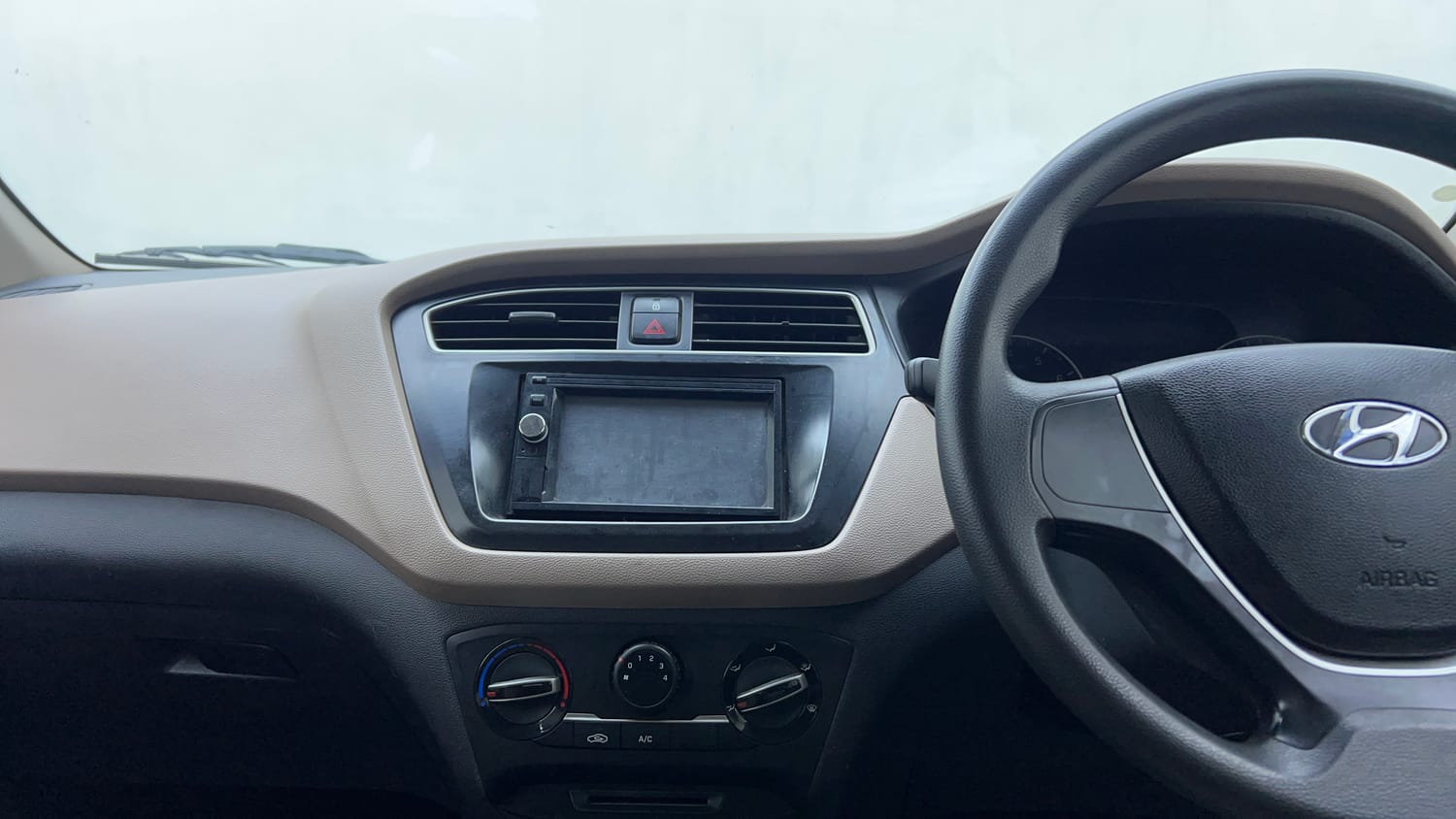Used 2019 Hyundai Elite i20 Magna 1.4 AT Petrol Automatic interior MUSIC SYSTEM & AC CONTROL VIEW
