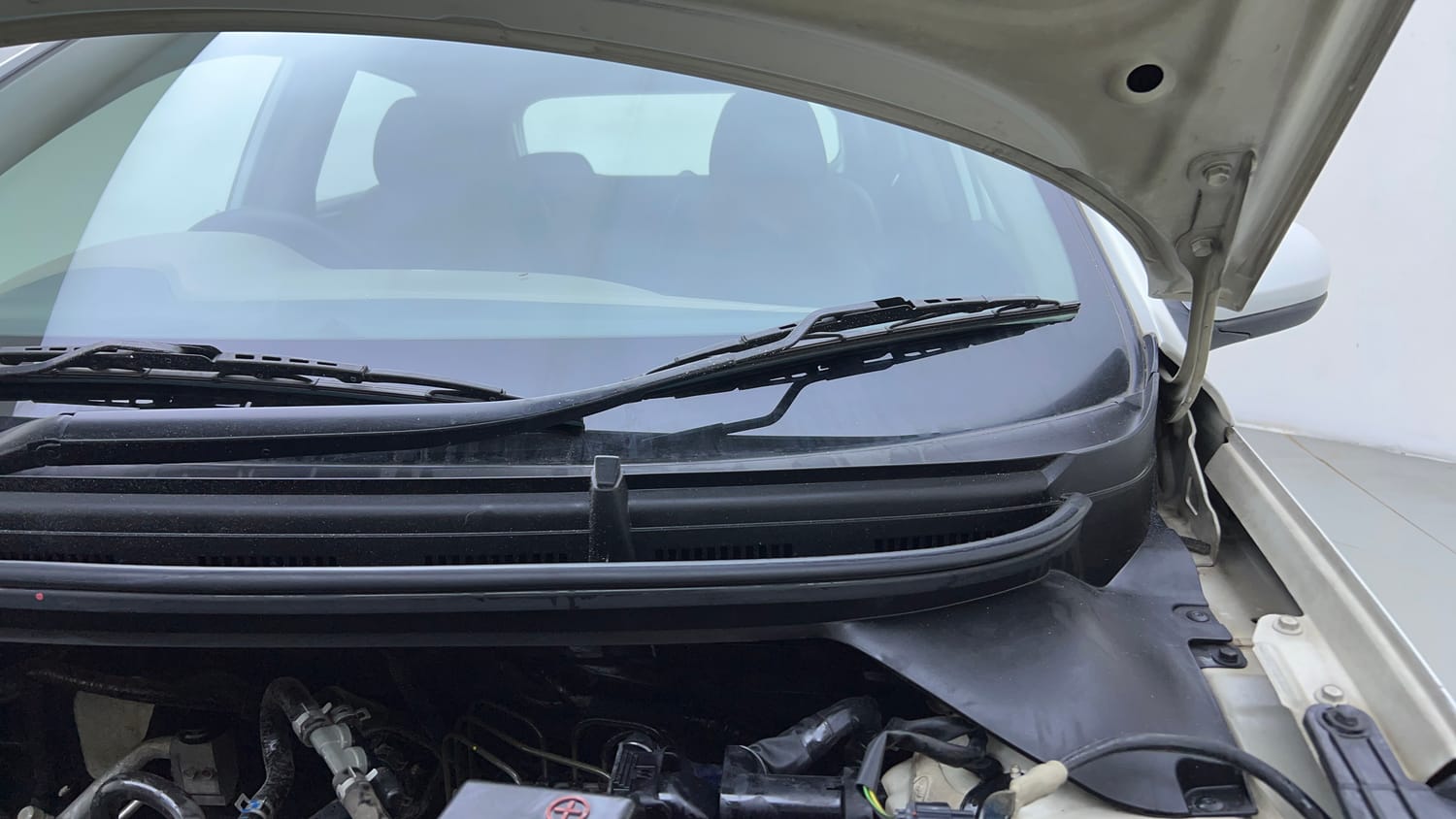 Used 2019 Hyundai Elite i20 Magna 1.4 AT Petrol Automatic engine ENGINE LEFT SIDE HINGE & APRON VIEW