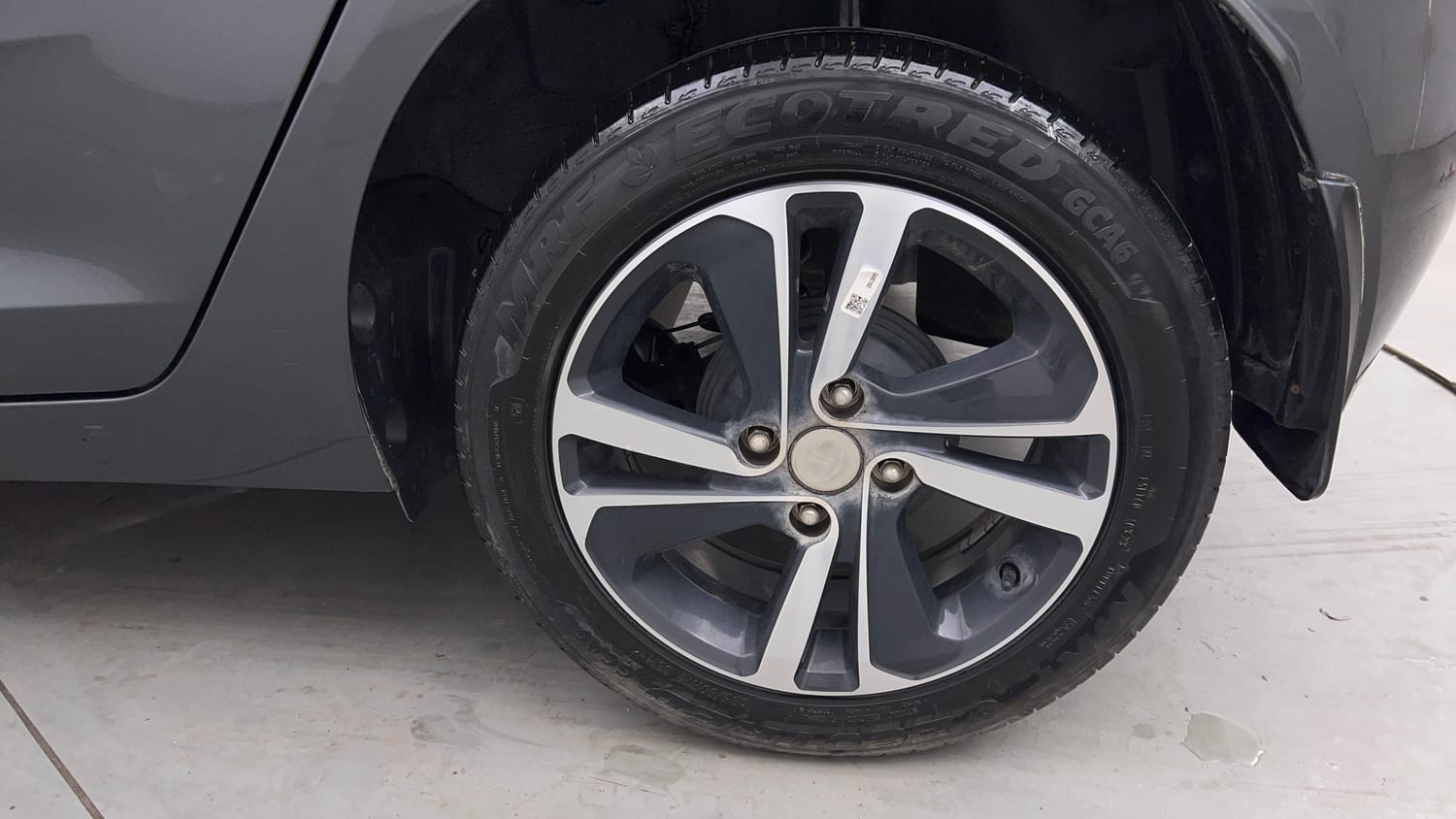 Used 2023 Tata Altroz XZA Petrol Petrol Automatic tyres LEFT REAR TYRE RIM VIEW